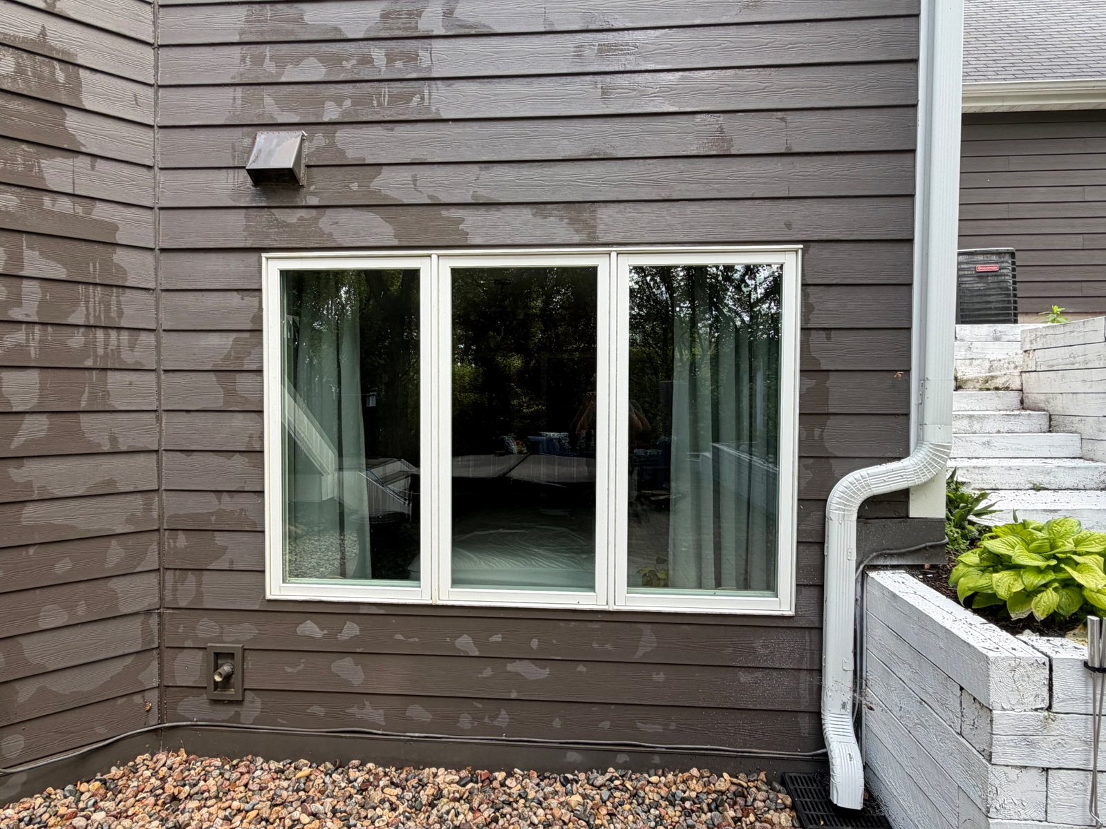 Spotless triple-pane picture window after pure-water cleaning